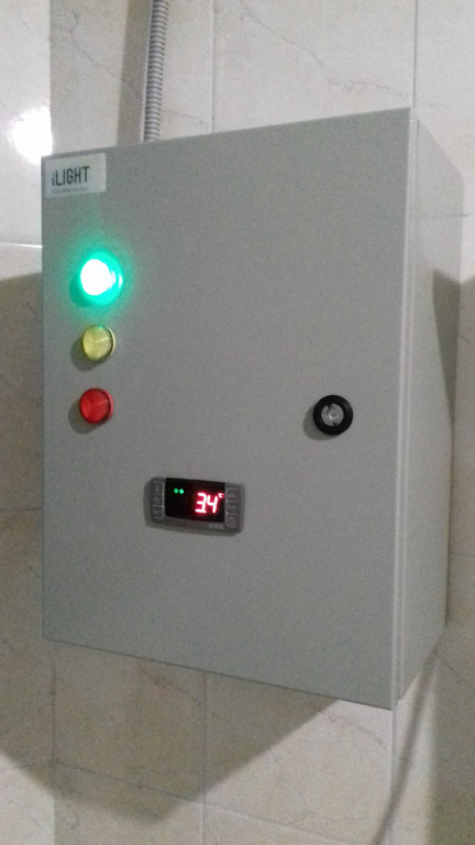 щит управления с контроллером Dixell (Италия) , автоматика EATON (Германия)