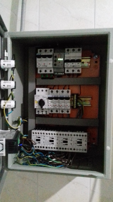 щит управления с контроллером Dixell (Италия) , автоматика EATON (Германия)