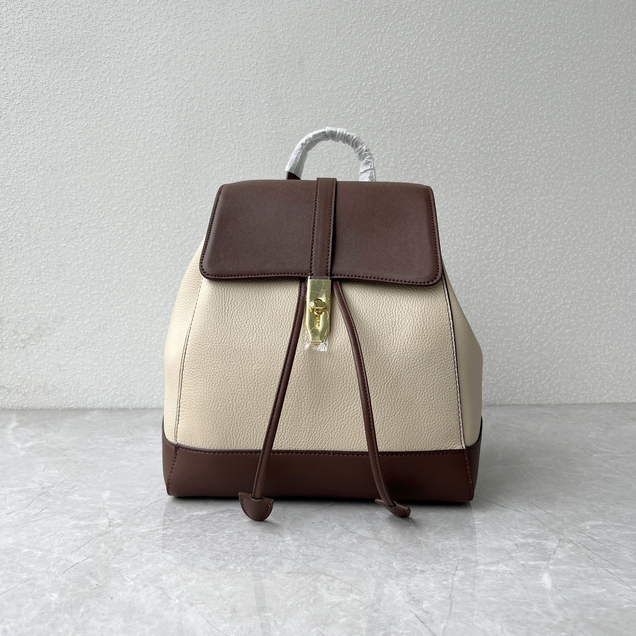 Шкіряний рюкзак з клапаном на завязках С60-КТ-2837 Бежевий, фото 1