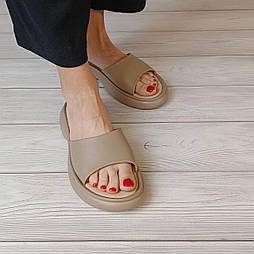 Жіночі бежеві шльопанці з натуральної шкіри