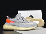 Чоловічі кросівки Yeezy Boost 350 сіточка стильні літні сірі жовтогарячі, фото 5