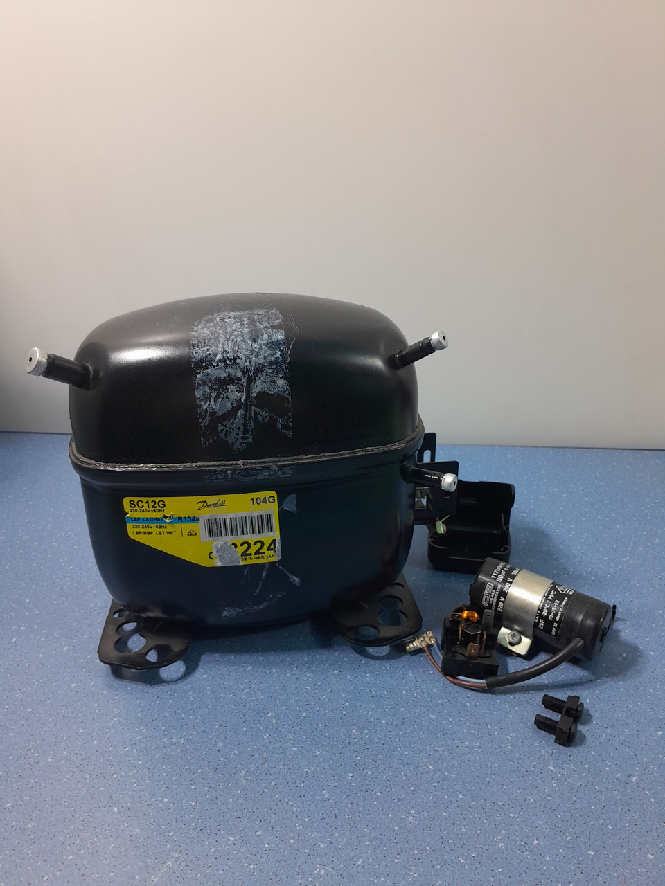 Компресор для холодильника Fagor Danfoss SC12G 104G8224 R134a, фото 1