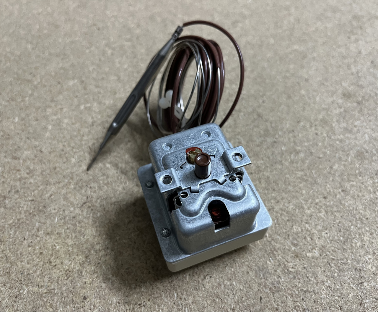 Термостат захисний EGO 55.32549.811 245C 3 полюси 20А зонд Ø 6 mm L=87mm