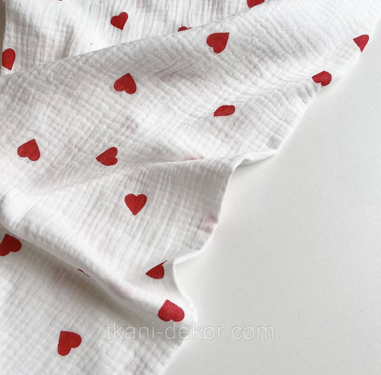Муслін (жатка 1,35 м) крупні червоні серця  на білому, 135см, фото 1