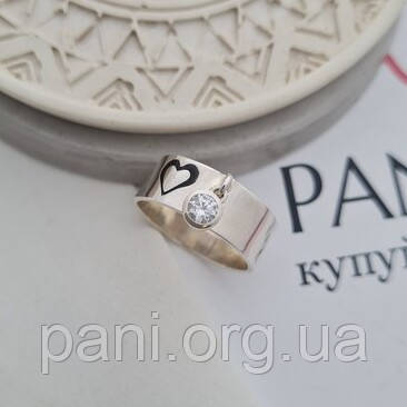 Каблучка срібна з сердечком білими круглим фіанітом і чорнінням