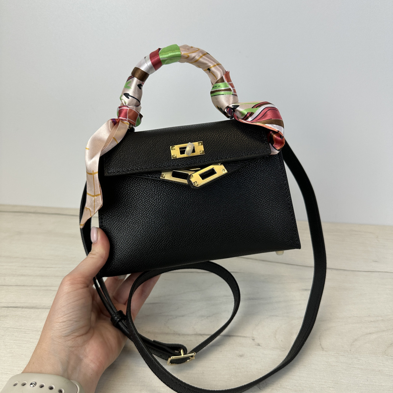 Сумка із клапаном 19см золота фурнітура А-800-19 Чорна, фото 1