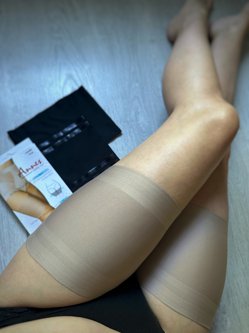 Смужки захисні на стегна від натирань латинові гладенькі Annes Satin Thigh Band With Silicone бежеві чорні p. S-XXXL