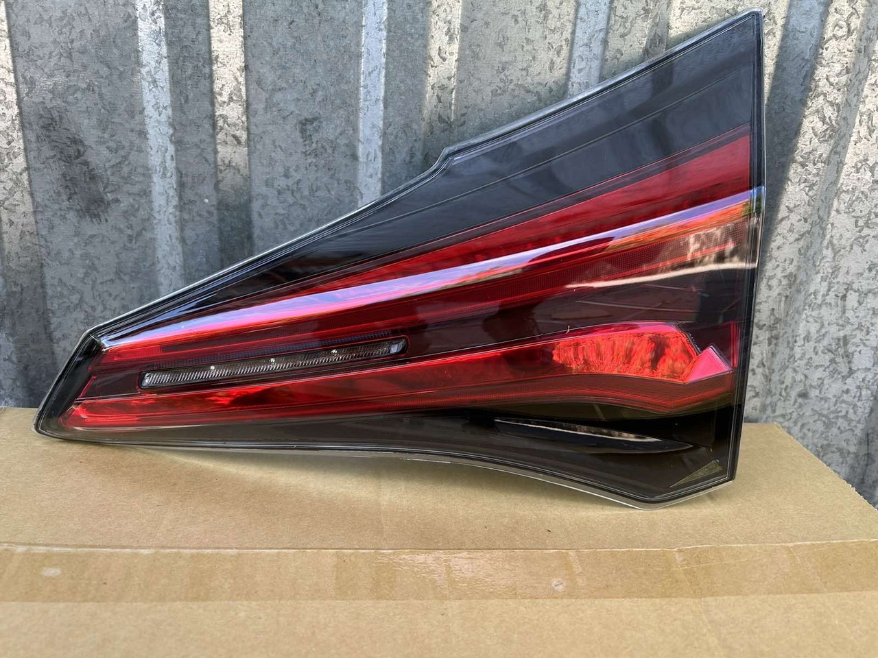 Ліхтар ВНУТРЕНИЙ ПРАВИЙ TOYOTA RAV 4 2016 — LED 81581-42062