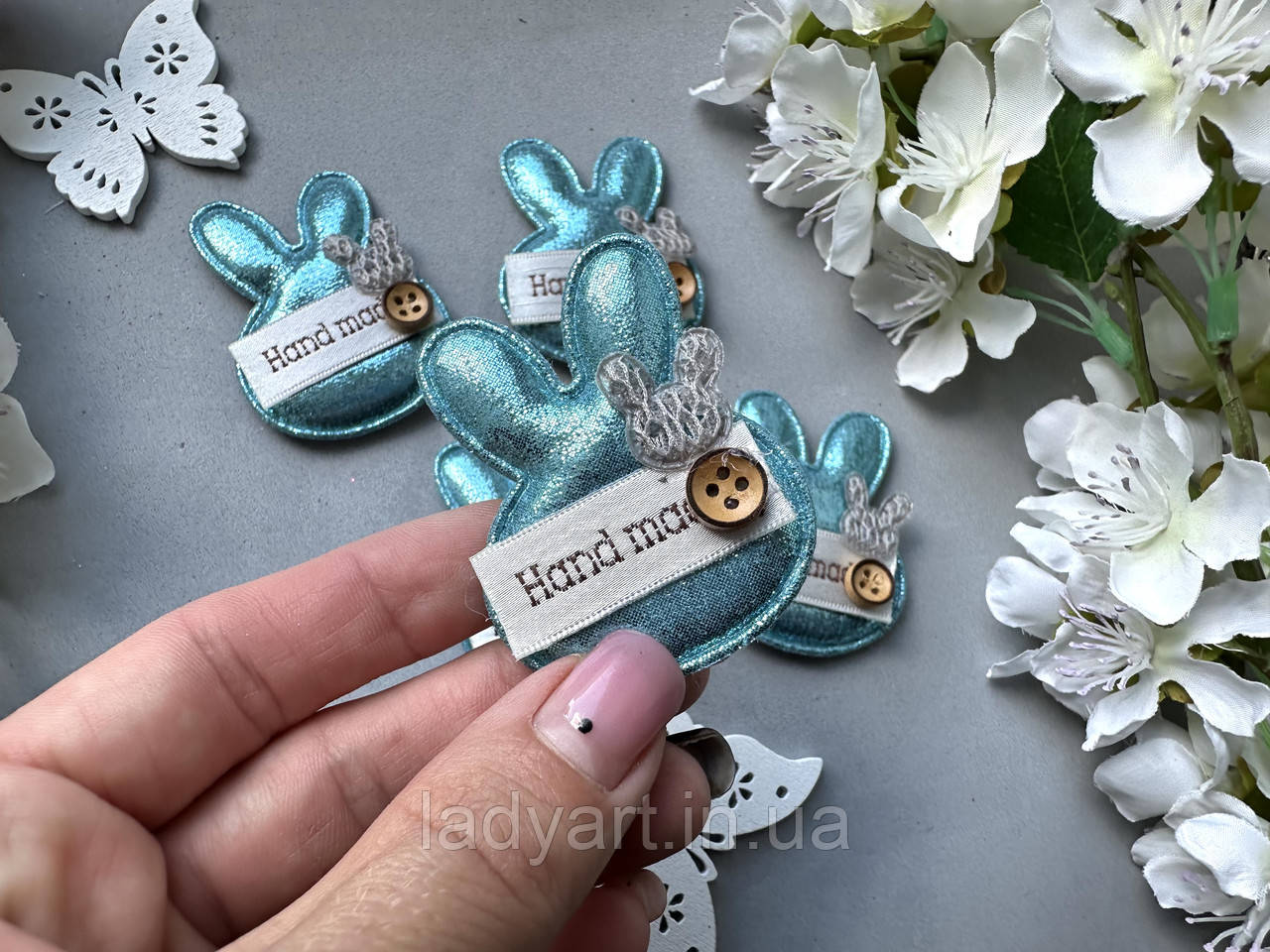 Аплікація "Зайчик з декором Hand made", 5 х 4 см, 20 шт/уп., блакитного кольору, фото 1