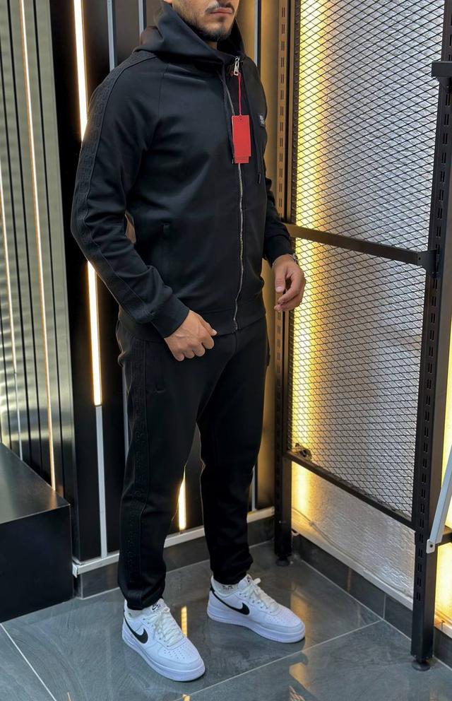 Мужской спортивный костюм Hugo Boss Мужской спортивный костюм Hugo Boss