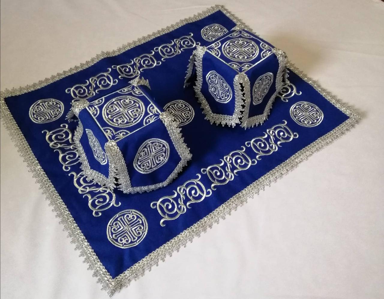 Покрівці з вишивкою на габардині сині із сріблом, фото 1