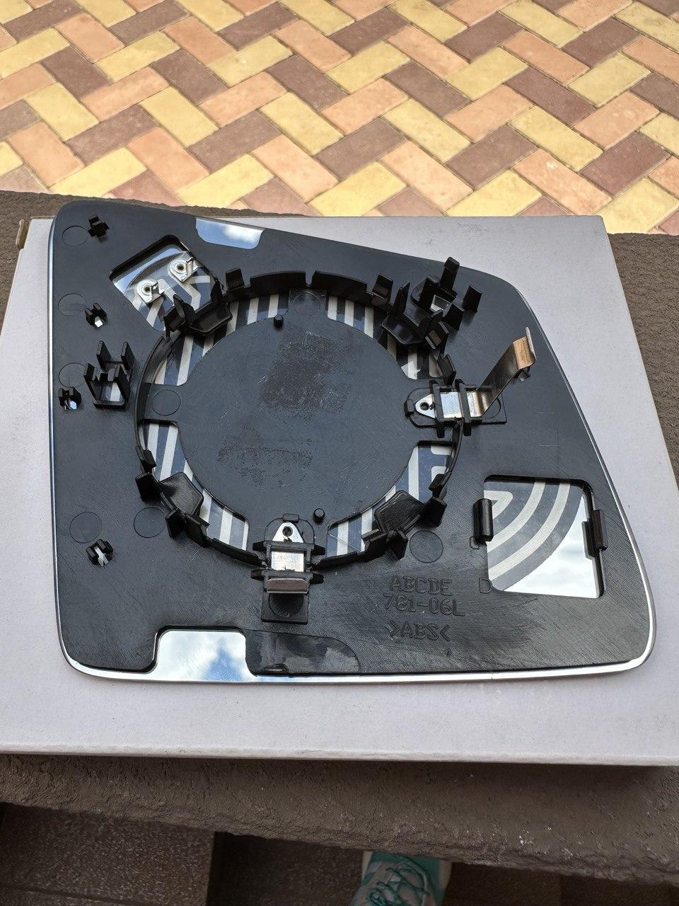 Mercedes ML W164/W16 (Мерседес МЛ W164/W166) 2010-2015 вкладиш дзеркала (скло, дзеркальний елемент) лівий