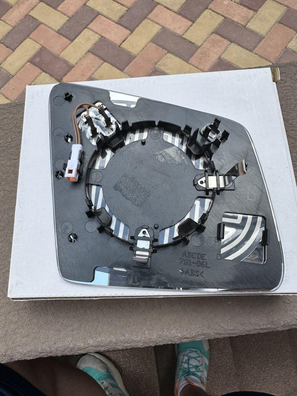 Mercedes ML W164/W16 (Мерседес МЛ W164/W166) 2010-2015 4PIN вкладиш дзеркала (дзеркальний елемент) лівий