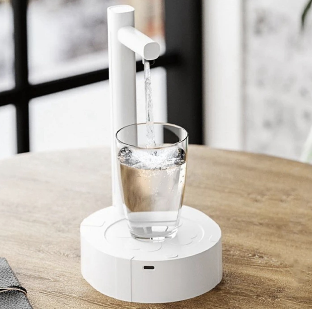 Акумуляторна помпа для води Smart Table Water Dispenser біла / настільна помпа для води / портативна помпа для води, фото 1