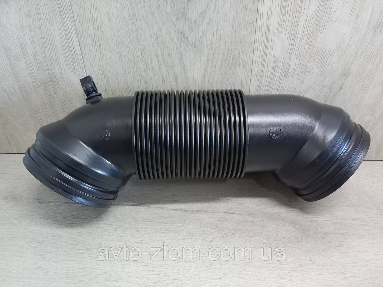 Патрубок повітряного фільтра Volkswagen Passat B6, Пасат Б6 2,0 TSI. 1K0129684L.