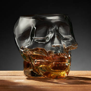 Склянка-череп для віскі з кулею 7.62 мм в зубах