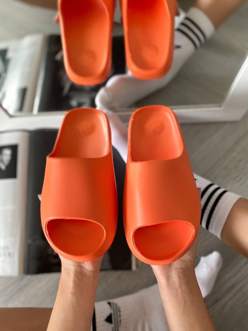 Жіночі літні шльопанці Adidas Yeezy Slide Orange (оранжеві) модні легкі шльопанці YE065 Адідас vkross, фото 1