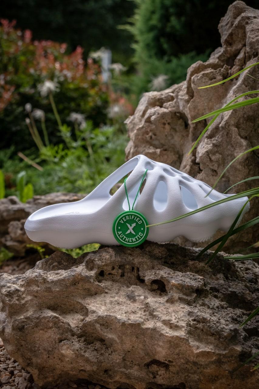 Жіночі літні шльопанці Adidas YEEZY 450 Slide White (білі) модні легкі шльопанці 3455 Адідас vkross