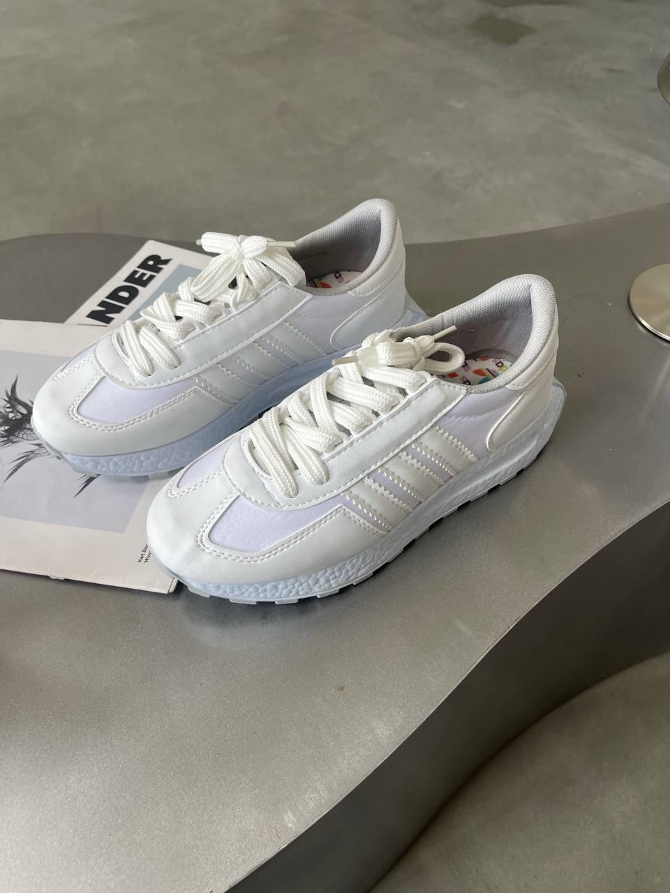 Жіночі демісезонні кросівки Adidas Retro E5 White (білі) спортивні повсякденні кроси A0097 Адідас vkross