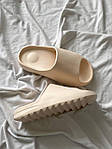 Чоловічі літні шльопанці Yeezy Slide Bone No logo (бежеві) модні легкі шльопанці B031 Адідас топ, фото 10
