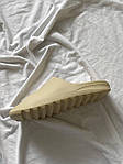 Чоловічі літні шльопанці Yeezy Slide Earth Bone No logo (оливкові) модні легкі шльопанці B032 Адідас топ, фото 2