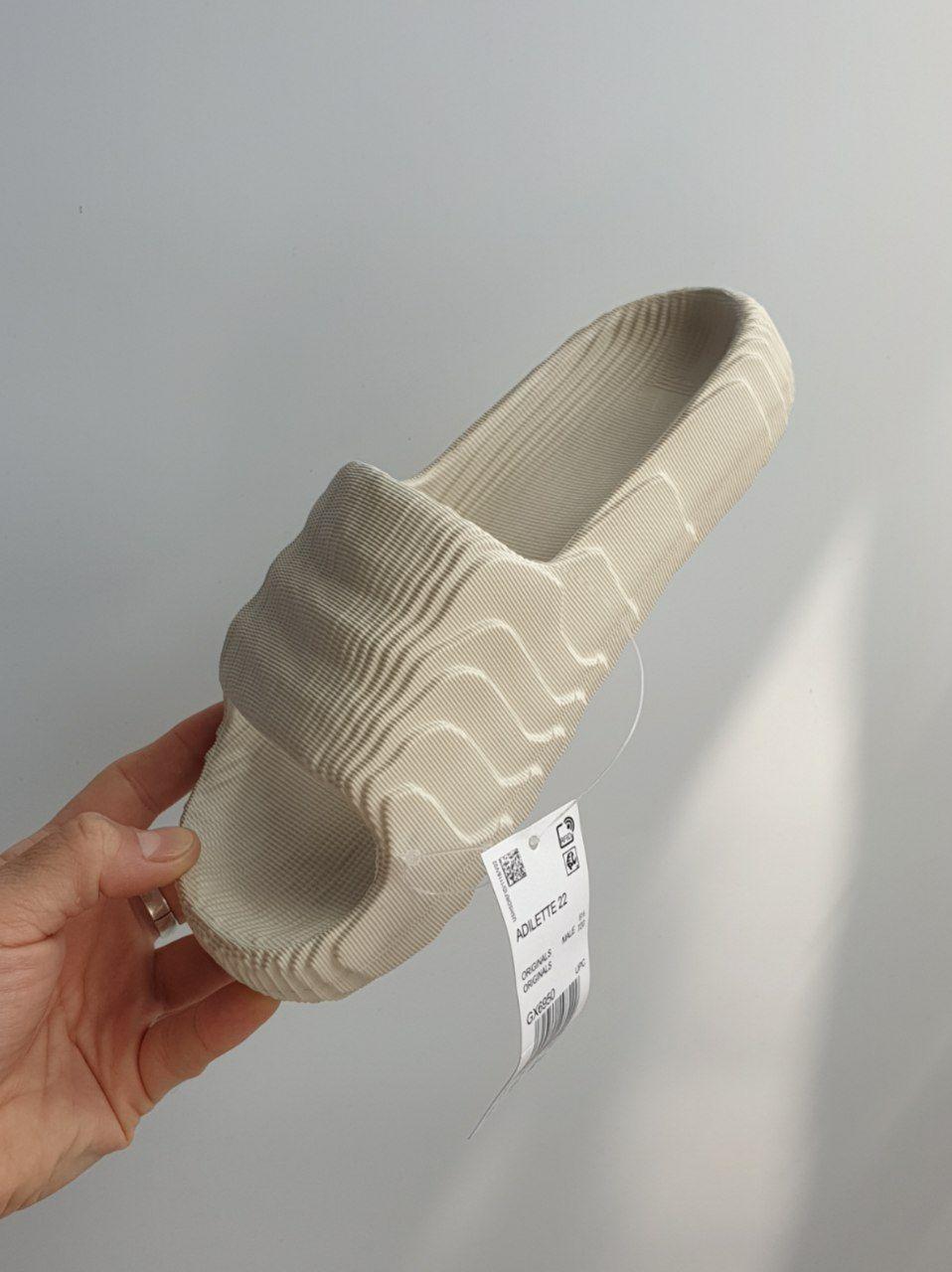 Чоловічі літні шльопанці ADIDAS SLIDES ADILETTE 22 Beige (бежеві) модні легкі шльопанці 353 Адідас топ, фото 1