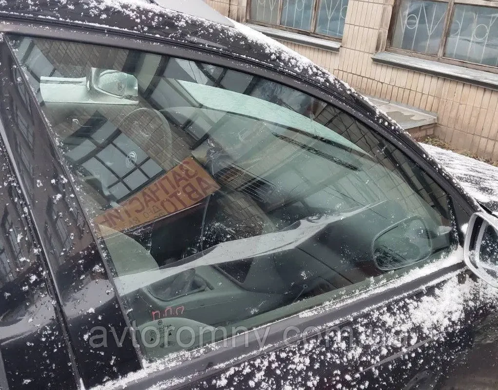 Скло дверей опускне праве переднє універсал Фольксваген Пасат Volkswagen Passat B5