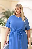 Яскрава жіноча сукня синього кольору з креп-жатки зі шнурівкою на поясі з розрізами з боків, фото 8