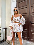 Білий жіночий літній костюм-трійка із софту з квітковим принтом: накидка, топ і шорти, фото 6