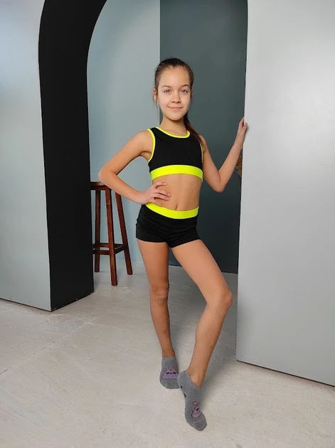 Тренувальний костюм для pole dance дитячий спортивний шорти і топ для дівчинки з чорного біфлексу р. 26-44