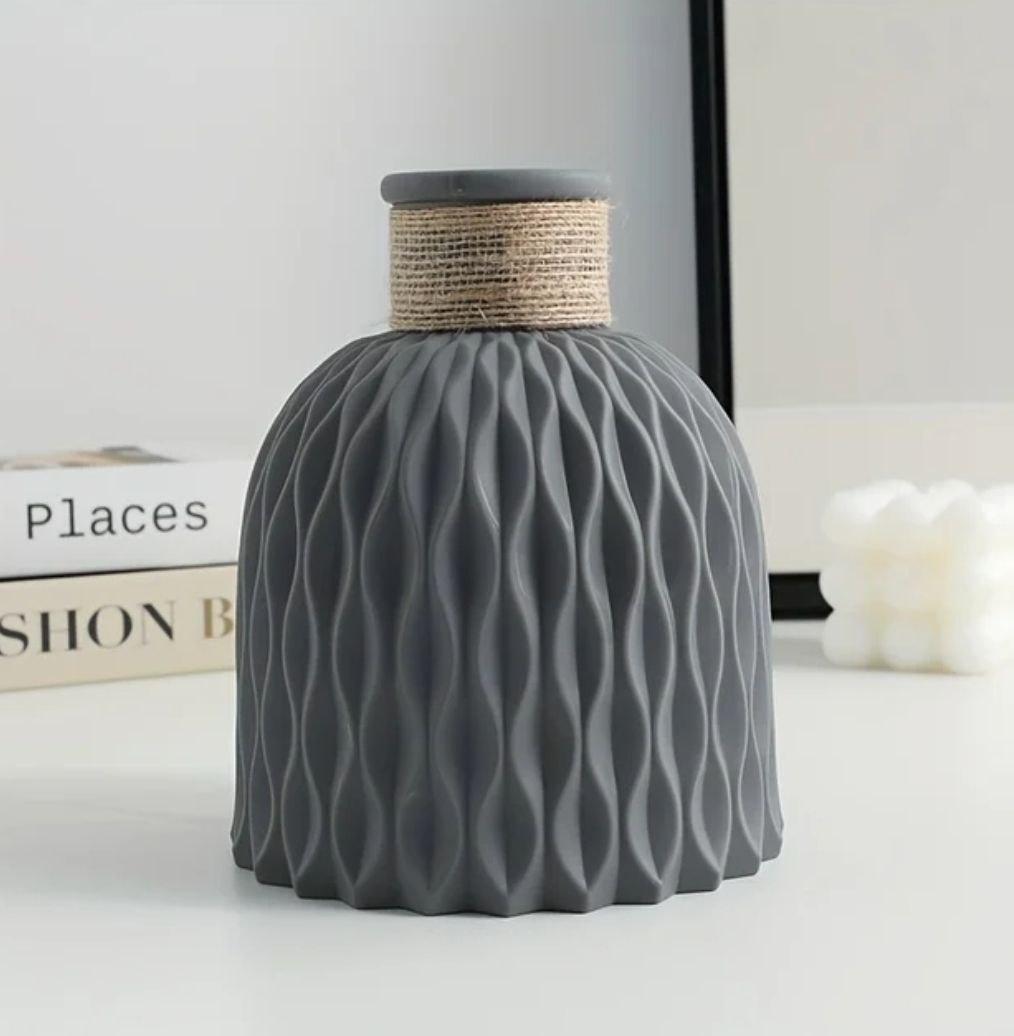 Скандинавська сучасна ваза для квітів.Сіра