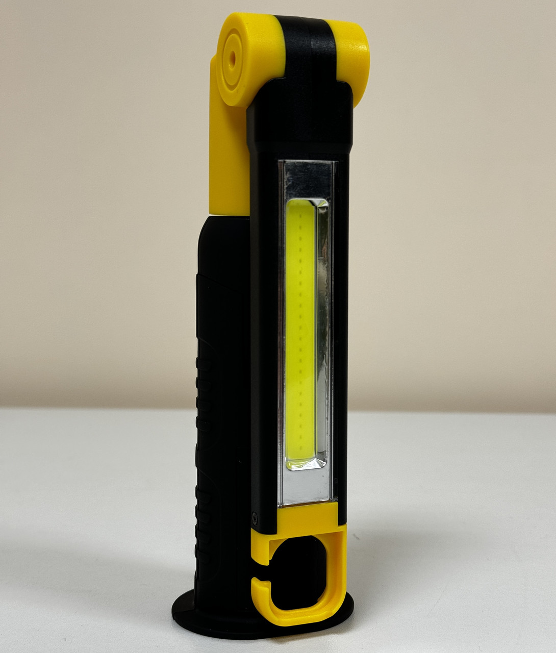 Ліхтарик ручний Tiross TS1846 на батарейках/акумуляторах