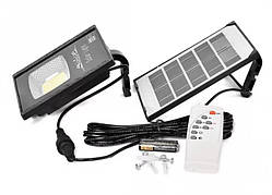 Вуличний світлодіодний світильник GDTIMES GD-070 прожектор із сонячною панеллю IP67 Чорний