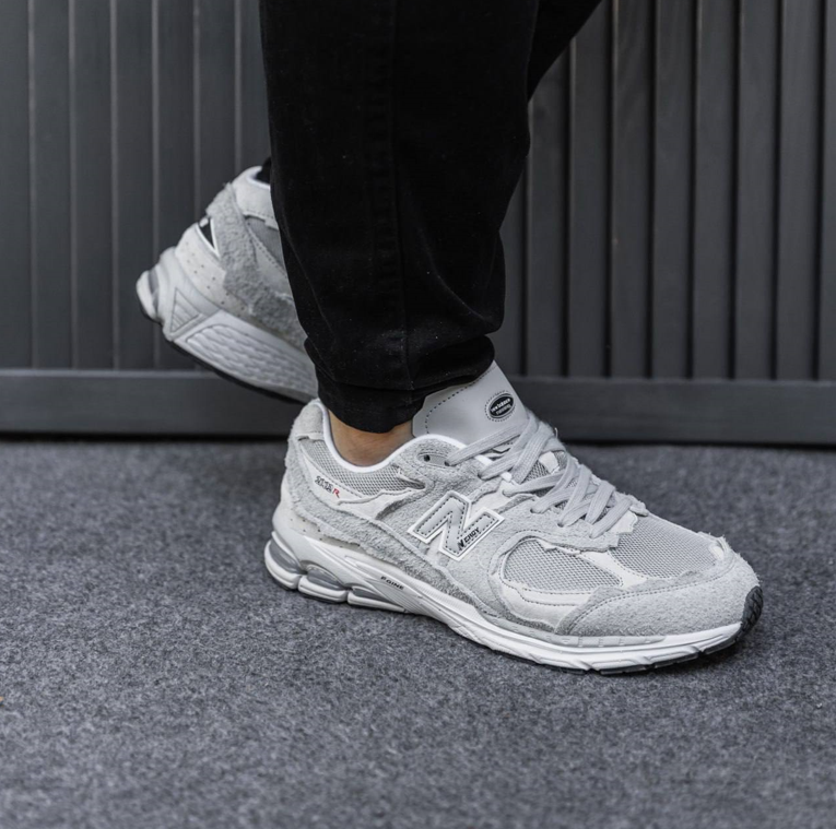 Чоловічі кросівки New Balance Nb 2002R Protection Pack Grey світло-сірі замша