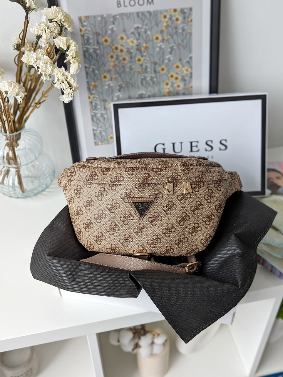 Жіноча бананка Guess Гесс бежева, поясна бананка