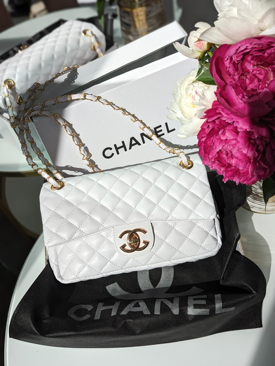 Жіноча сумка клатч Chanel середня Шанель молочний