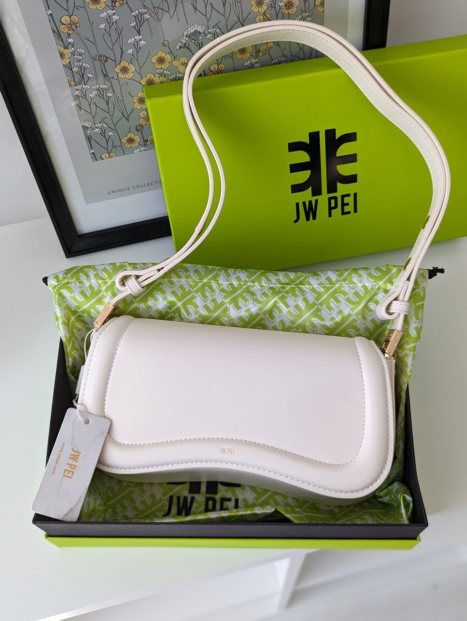 Сумка жіноча Сумка багет JW PEI молочна на плече, фото 1