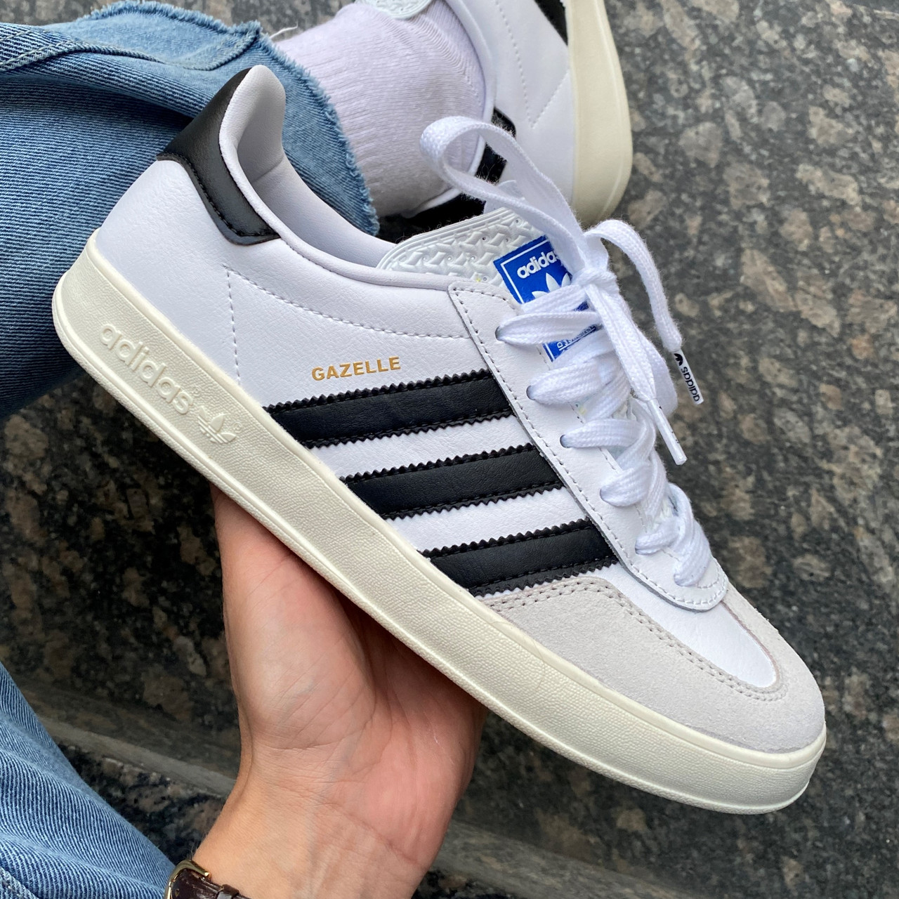 Adidas gazelle white navy leather 2025