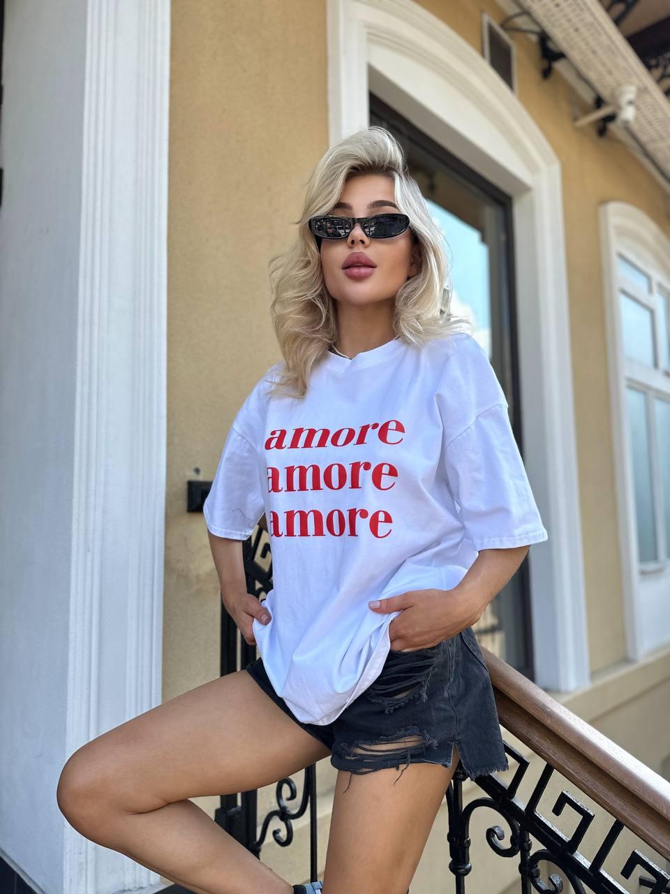Біла стильна жіноча літня базова футболка оверсайз з куліра з написом “Amore”, фото 1