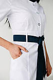 Жіночий медичний халат з синіми вставками з пояском 44, фото 4