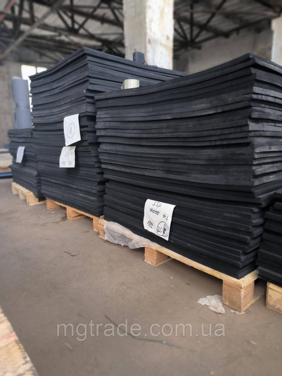 Губчаста пориста пресова техпластина 20мм (1х1 м)