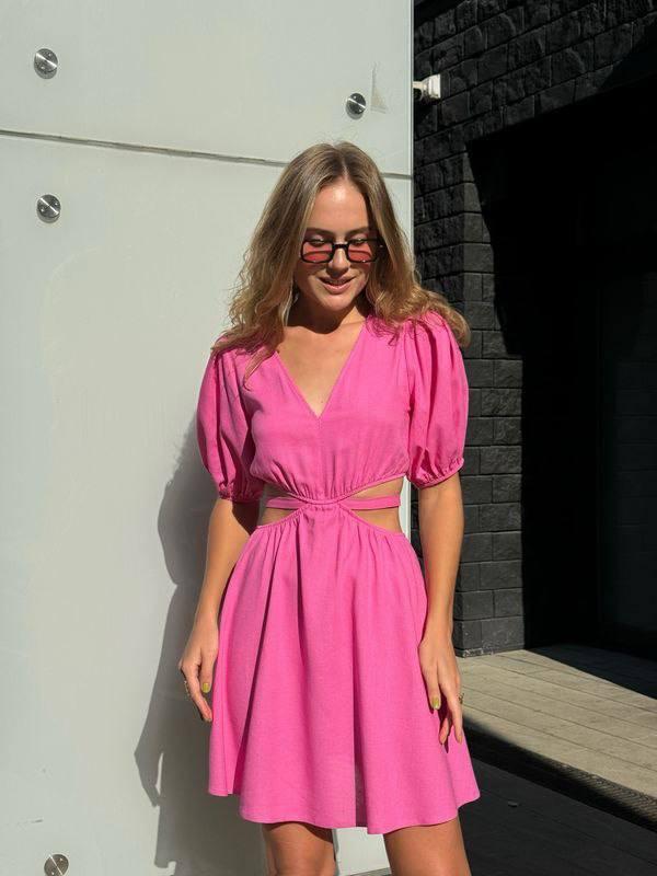 Малинова жіноча літня романтична коротка лляна сукня з вирізами по талії та пишними рукавами ліхтариками, фото 1