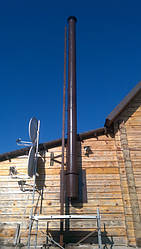 Дымоходы установленные вдоль фасада здания 6