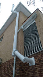 Дымоходы установленные вдоль фасада здания 10