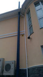 Дымоходы установленные вдоль фасада здания 12