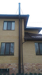 Дымоходы установленные вдоль фасада здания 15