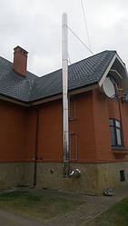 Дымоходы установленные вдоль фасада здания 20