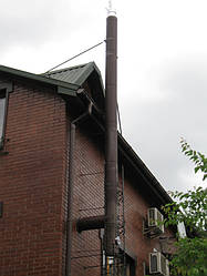 Дымоходы установленные вдоль фасада здания 22