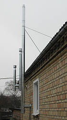 Дымоходы установленные вдоль фасада здания 28