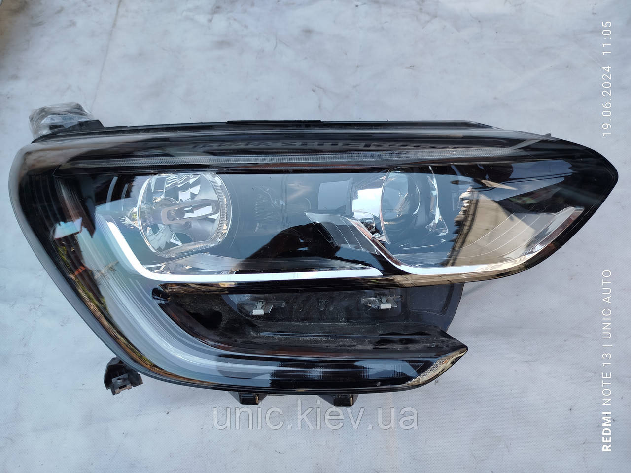 Фара передня права LED Renault Megane 4 чорна б/в